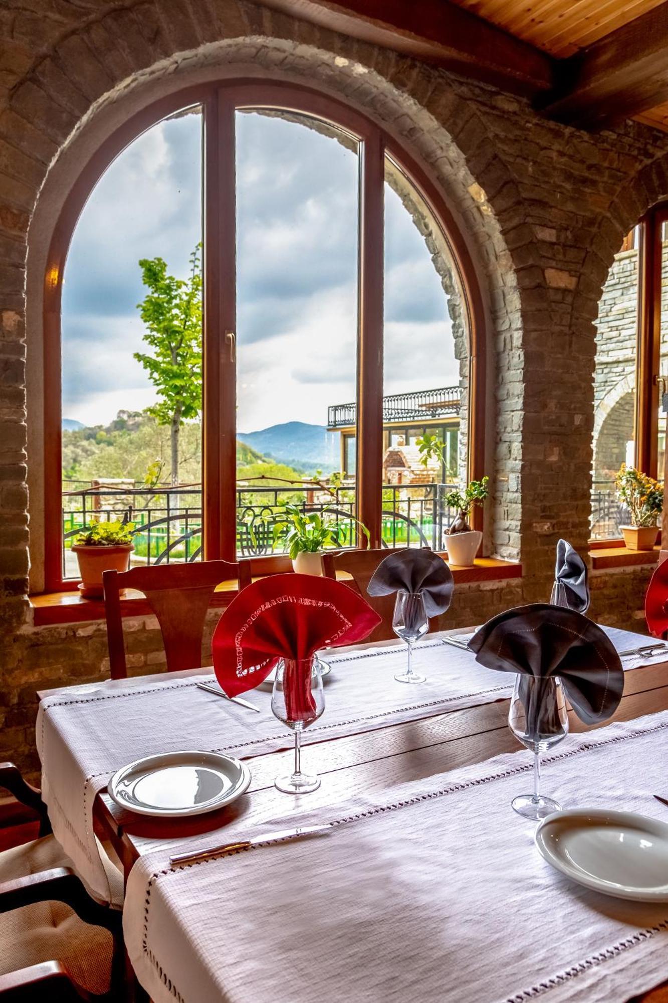 Petrele Hotel Restaurant Emblema מראה חיצוני תמונה