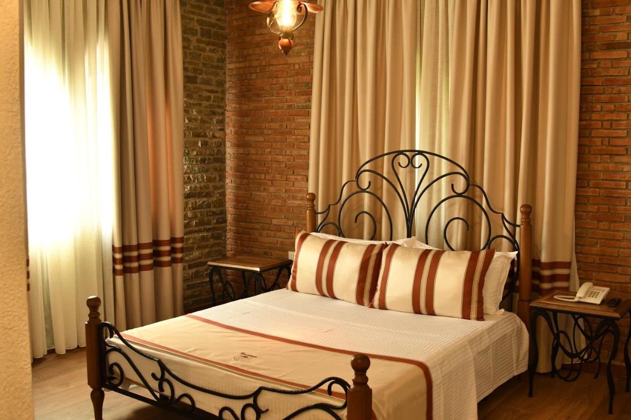 Petrele Hotel Restaurant Emblema מראה חיצוני תמונה