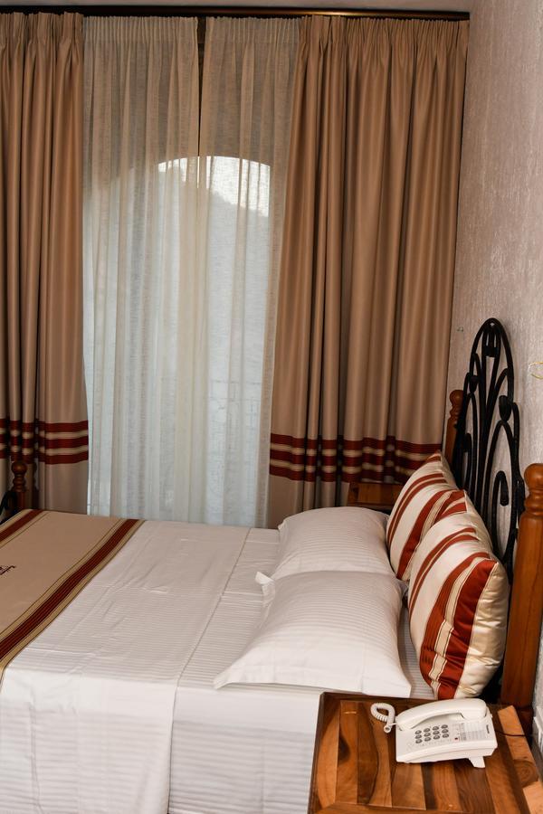 Petrele Hotel Restaurant Emblema מראה חיצוני תמונה