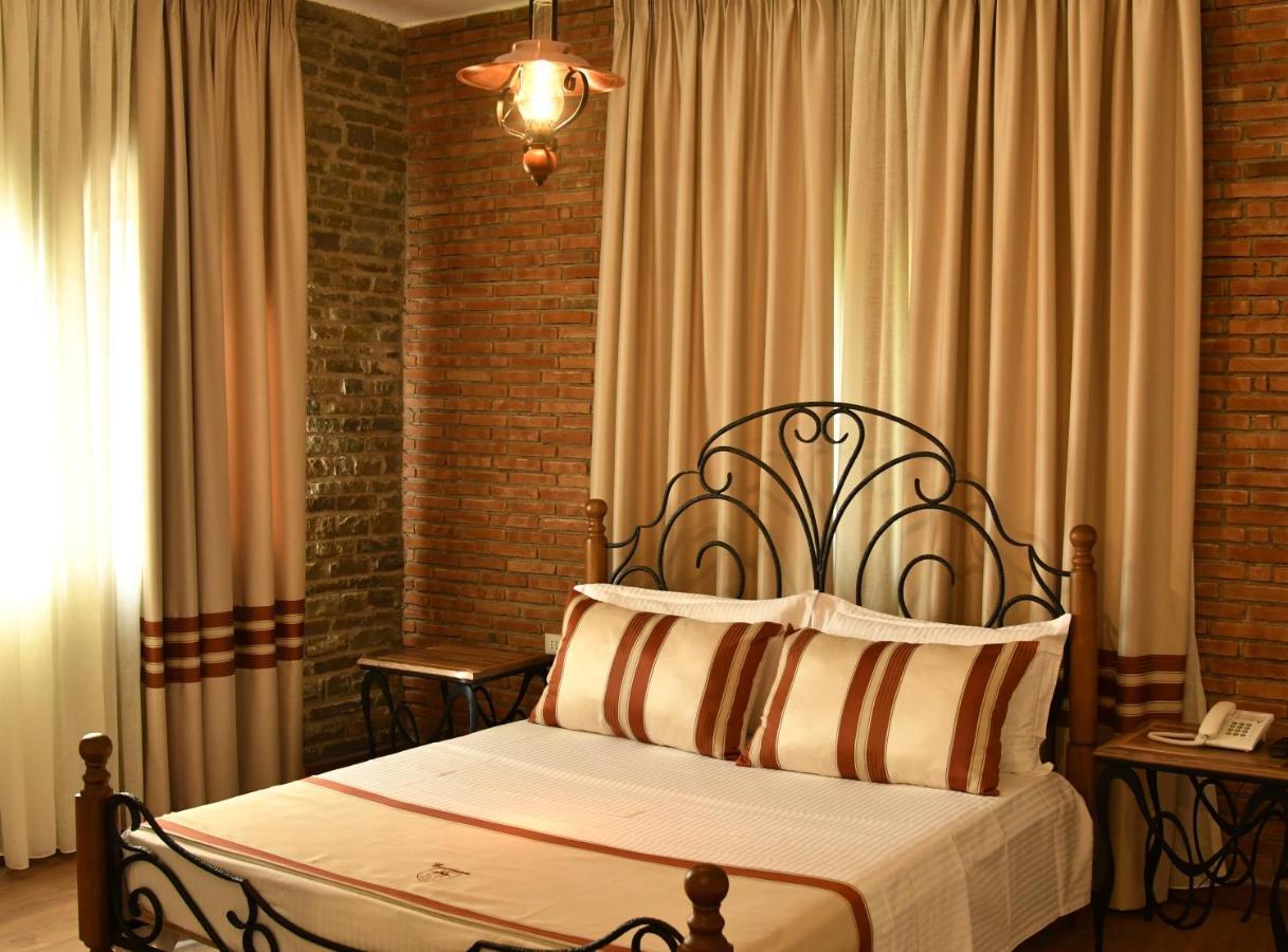 Petrele Hotel Restaurant Emblema מראה חיצוני תמונה